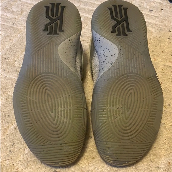Men’s Nike kyrie 2 basketball shoes - Picture 4 of 7